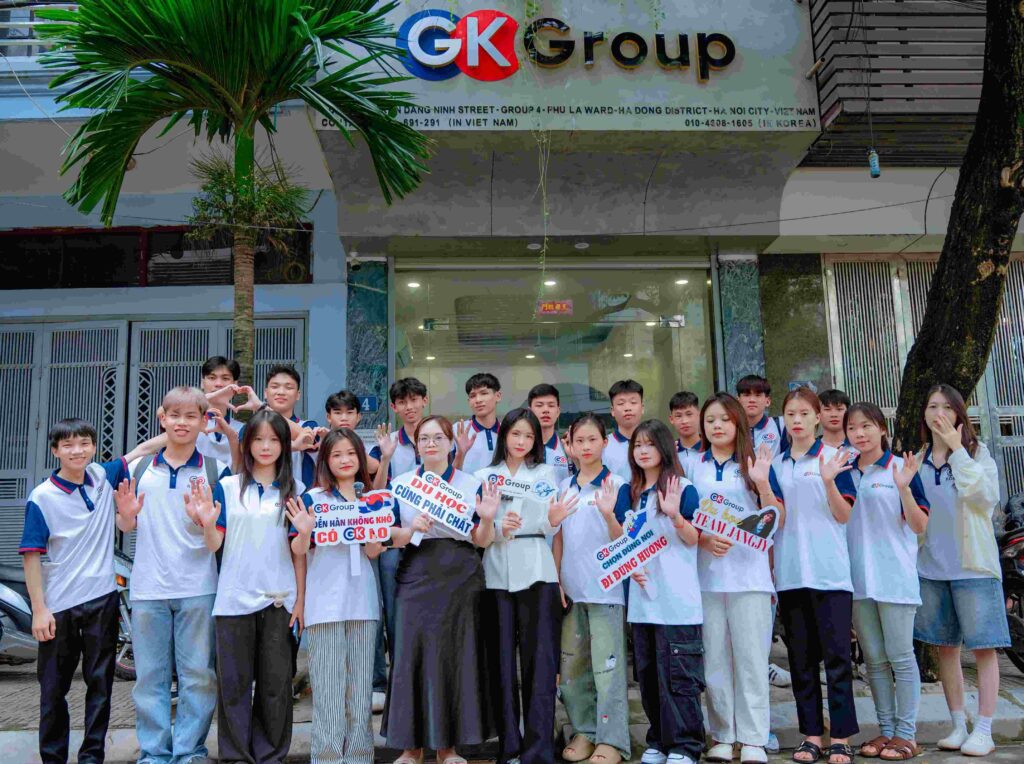 GK GROUP là đơn vị được cấp phép triển khai hoạt động kinh doanh dịch vụ tư vấn Du học. Chúng tôi tập trung vào việc thiết kế các chương trình Du học phù hợp nhất với nhu cầu của du học sinh Việt Nam tại Hàn Quốc và hỗ trợ du học sinh tìm kiếm cơ hội đầu tư, việc làm sau khi hoàn thành chương trình học. GK Group chuyên về thị trường Du học Hàn Quốc đối tượng là học sinh, sinh viên Việt Nam. Bên cạnh đó, GK Group còn mở rộng thêm các chương trình Du học và Lao động ở thị trường Á, Âu như Nhật Bản, Đức, Canada... GK Group hiện đang là đối tác liên kết tuyển sinh trực tiếp với hơn 70 trường Cao đẳng, Đại học tại Hàn Quốc. Với quỹ trường đa dạng trải dài khắp Hàn Quốc, GK Group đảm bảo đáp ứng được hầu hết các nguyện vọng của Du học sinh có nhu cầu Du học Hàn Quốc và các nước khác.