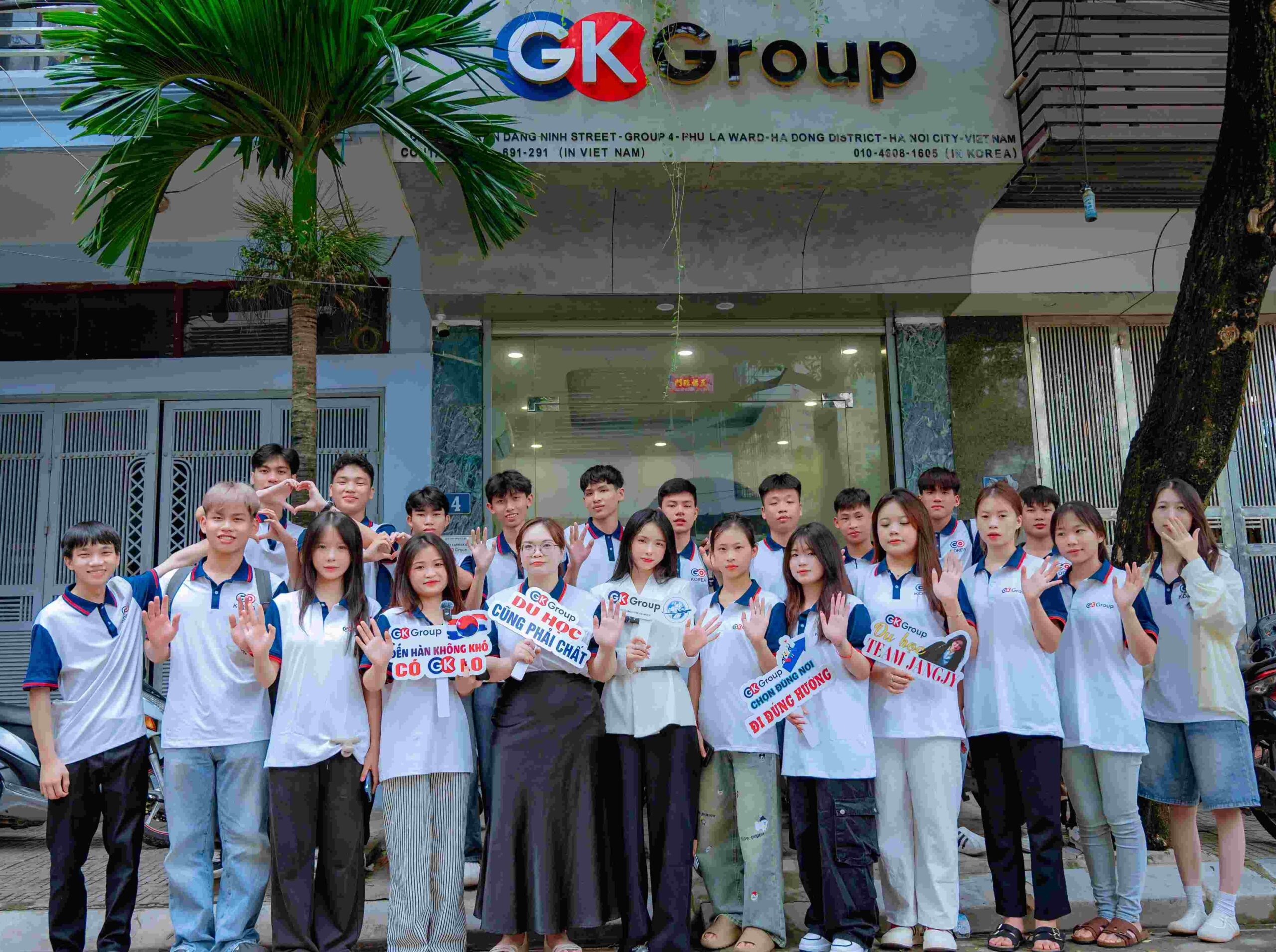 GK GROUP là đơn vị được cấp phép triển khai hoạt động kinh doanh dịch vụ tư vấn Du học. Chúng tôi tập trung vào việc thiết kế các chương trình Du học phù hợp nhất với nhu cầu của du học sinh Việt Nam tại Hàn Quốc và hỗ trợ du học sinh tìm kiếm cơ hội đầu tư, việc làm sau khi hoàn thành chương trình học.
GK Group chuyên về thị trường Du học Hàn Quốc đối tượng là học sinh, sinh viên Việt Nam. Bên cạnh đó, GK Group còn mở rộng thêm các chương trình Du học và Lao động ở thị trường Á, Âu như Nhật Bản, Đức, Canada...
GK Group hiện đang là đối tác liên kết tuyển sinh trực tiếp với hơn 70 trường Cao đẳng, Đại học tại Hàn Quốc. Với quỹ trường đa dạng trải dài khắp Hàn Quốc, GK Group đảm bảo đáp ứng được hầu hết các nguyện vọng của Du học sinh có nhu cầu Du học Hàn Quốc và các nước khác.